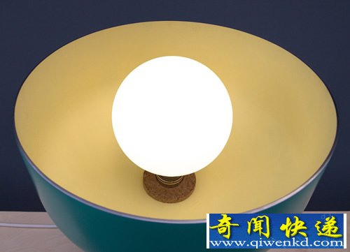 油灯的灵感 Table Lantern台灯 整体设计和颜色很有现代感