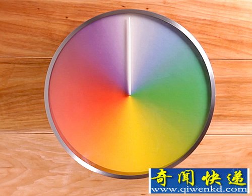 春夏秋冬 thepresent独特的视觉和记时方式 要跑上一整年的时钟