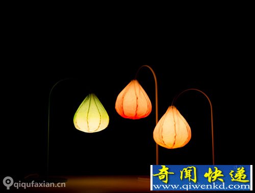 Bloom台灯 自然的联想 更像游荡在黑暗中的灯笼