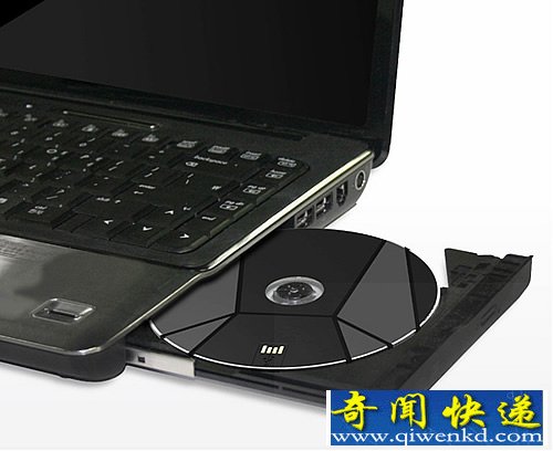 打开光驱 拿出鼠标 折叠变形成鼠标即可使用