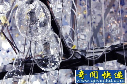 6000个灯泡 cloud灯泡云 对废物进行重新构想