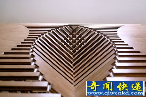 Rising桌子 简单 迷人 巧妙的折叠