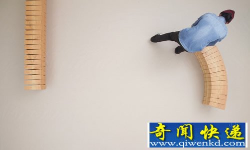 环形木凳 好大的一个圈圈 保证了座椅的灵活性