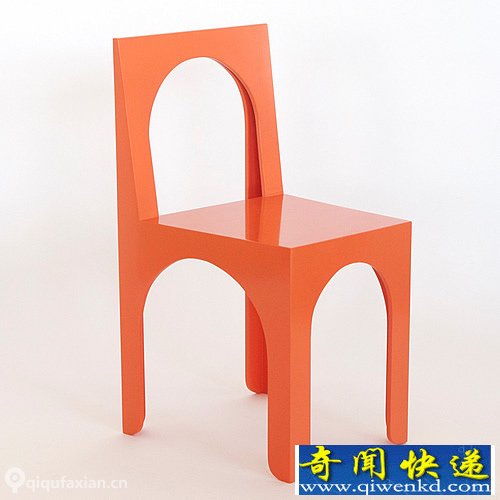 Claudio 椅子与建筑 采用了拱形设计