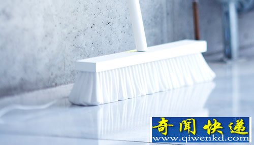 moodbroom靠墙的扫帚 它的职责就一盏落地灯