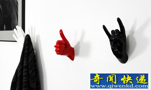 看手势 挂衣服 好有意思的创意