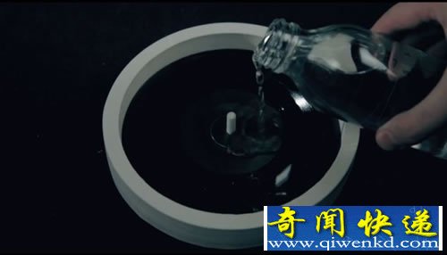 易碎 易化 用冰打造的唱片 任何唱片机都可播放