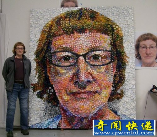 塑料瓶盖的自画像 将其变成艺术品