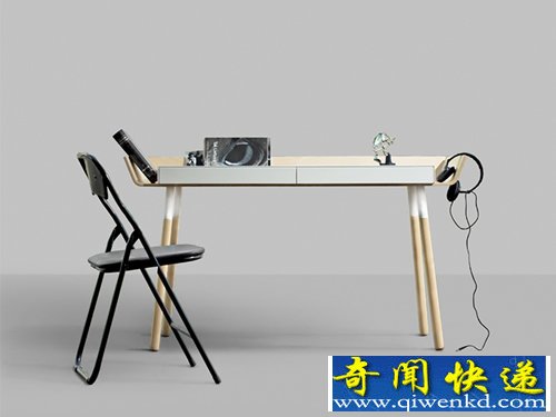 我的写字桌 三个边缘上都设有储物槽