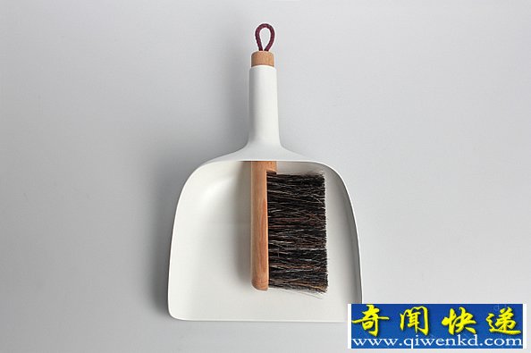 SWEEPER&DUSTPAN 简单的清理 直接从簸箕手柄倒出