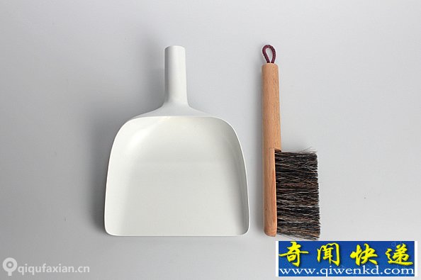 SWEEPER&DUSTPAN 简单的清理 直接从簸箕手柄倒出