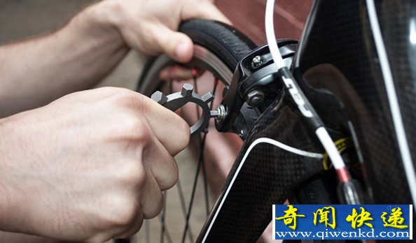 九个功能于一体 ringtool钥匙扣小工具