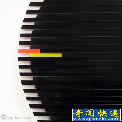 不断变化的几何图案 “Time Machine”就是一个装饰性的挂钟