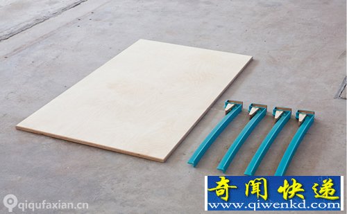 Instant 任意桌面 一张简单的组装桌子设计