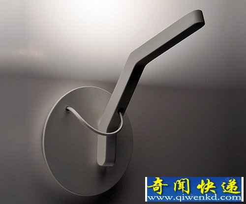 一个杯子里 让你同时携带热水和冷水 转动杯盖切换即可