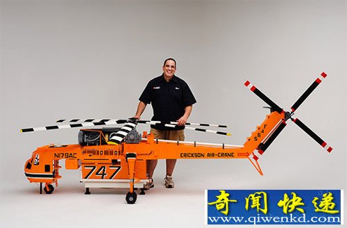 100000块乐高积木 打造空中起重机技艺超群
