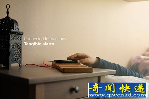 简单的移动 Tangible Alarm手机闹钟同步板