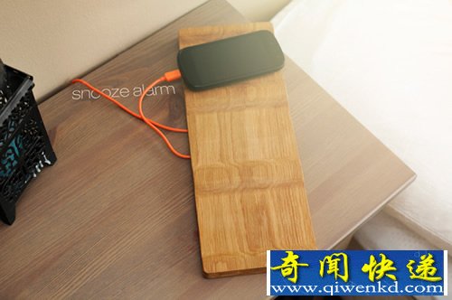 简单的移动 Tangible Alarm手机闹钟同步板