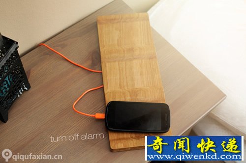 简单的移动 Tangible Alarm手机闹钟同步板
