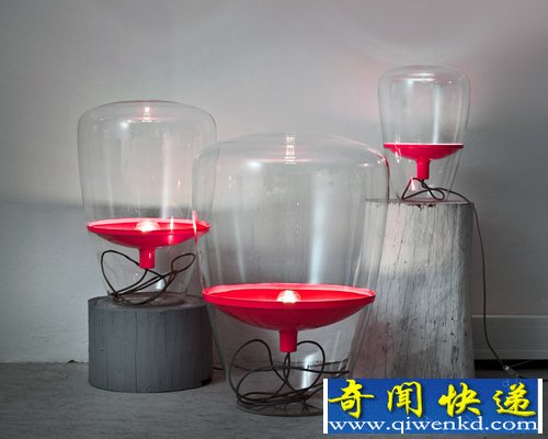 “气球”系列灯具 反射板上安装了一个灯泡