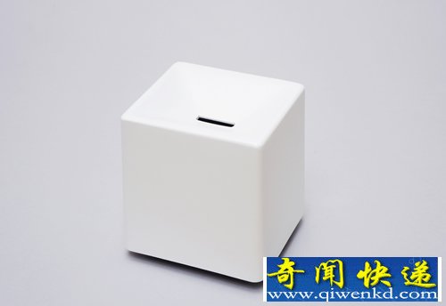 “Slanted”储蓄罐的入币口采用凹入斜角设计 简单好玩