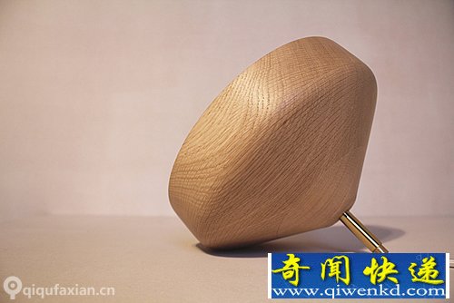 PIROUETTE 老式木制陀螺的灵感 不错的装饰灯