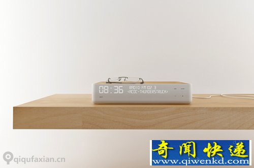 古董级的SONY闹钟收音机 现代技术和传统木制工艺