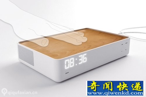 古董级的SONY闹钟收音机 现代技术和传统木制工艺