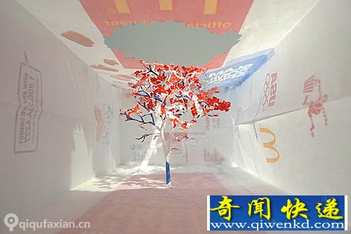 麦当劳包装袋挖出两个洞 变出一棵树