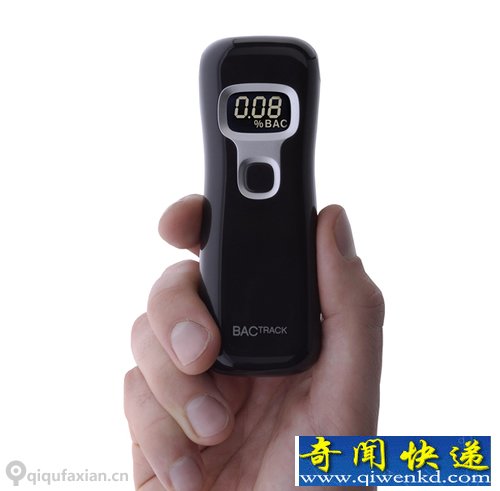 BACtrack 小巧的酒精检测仪 采用内部双流管来稳定气流