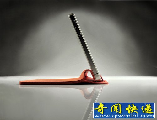 nano stand pouch 不仅是一个简单的手机套 还是一个支架
