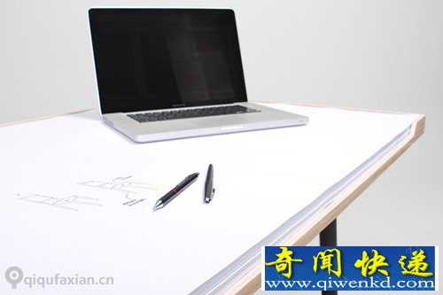 “My Desk”是一张桌子 也是巨大的记事本