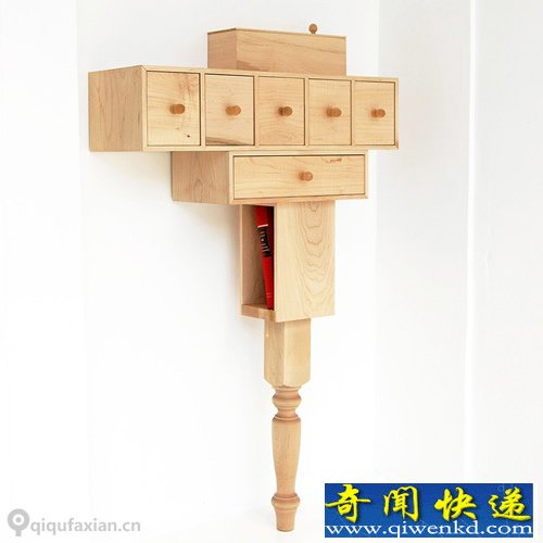 Console“金鸡独立”柜 只有一条腿