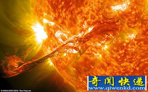 美国天文台拍到壮观的太阳耀斑和美丽的极光