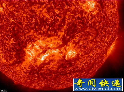 美国天文台拍到壮观的太阳耀斑和美丽的极光