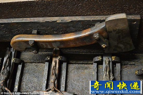 美国拍卖吸血鬼猎人工具箱 揭密神秘屠鬼工具