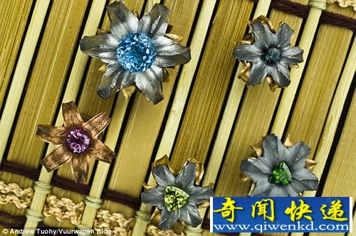 水下玩枪 子弹开花 反冲作用力非常强