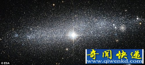 发现内部的恒星亮度极高 几乎可以数星星