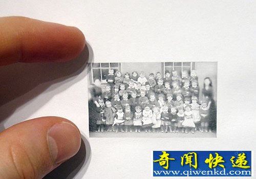 惊人的技艺“复制”黑白老照片 手绘技艺相当的了得