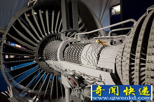 15万块乐高积木 搭建劳斯莱斯喷气发动机 美复制品