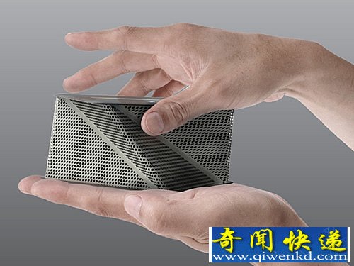 Viva Speakers压扁扬声器 拥有高品质的低音