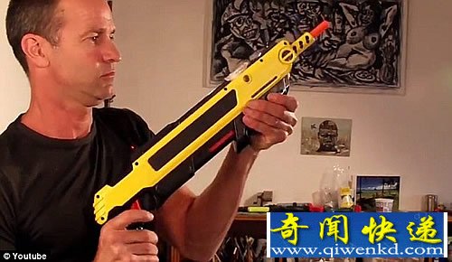 BugASalt一把能够集中喷射食盐的枪 目标是苍蝇