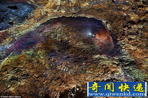 危险的旅程 如此探险“休眠火山”的底部