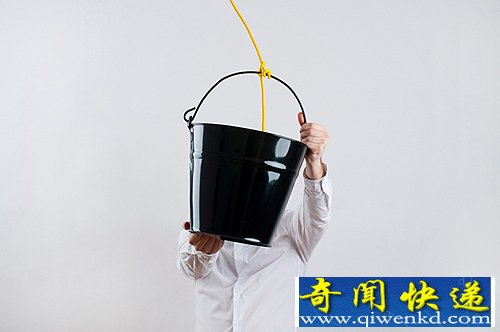挂个水桶“装灯” 更贴近生活