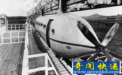 时速120英里 1930年的铁轨飞机 时速120英里
