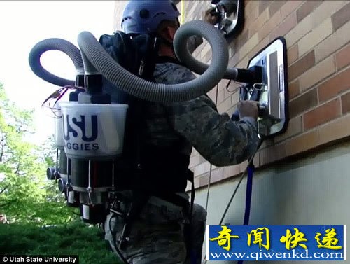 背个“蜘蛛侠”去爬墙 简直是弱爆了