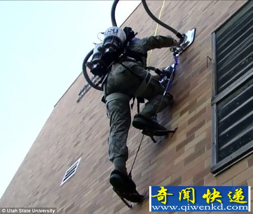 背个“蜘蛛侠”去爬墙 简直是弱爆了
