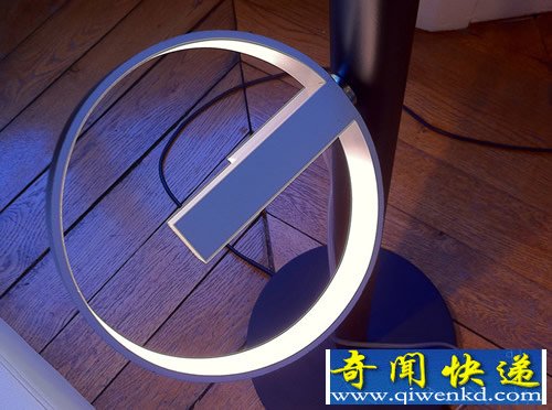 ipparco 灵活的光环灯 一个既具有方向性又带环境光的光环台灯