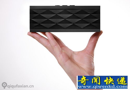 jambox 无线扬声器 外观设计绝对很惹眼