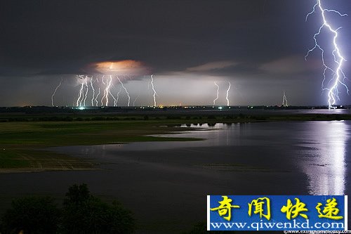 闪电写真集 奇特的摄影师专拍自然奇观